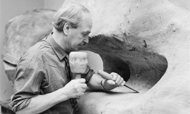 Reading part 1 - Chủ đề: Henry Moore
